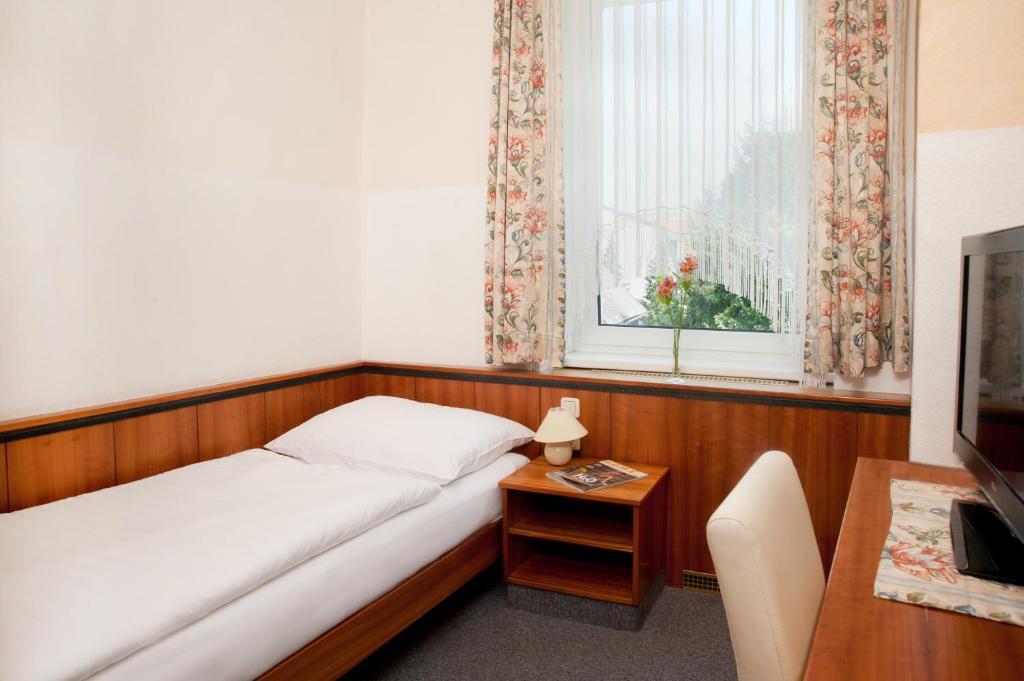 Bad Fischau Hubertushof Fromwald Hotel Und Gasthof מראה חיצוני תמונה
