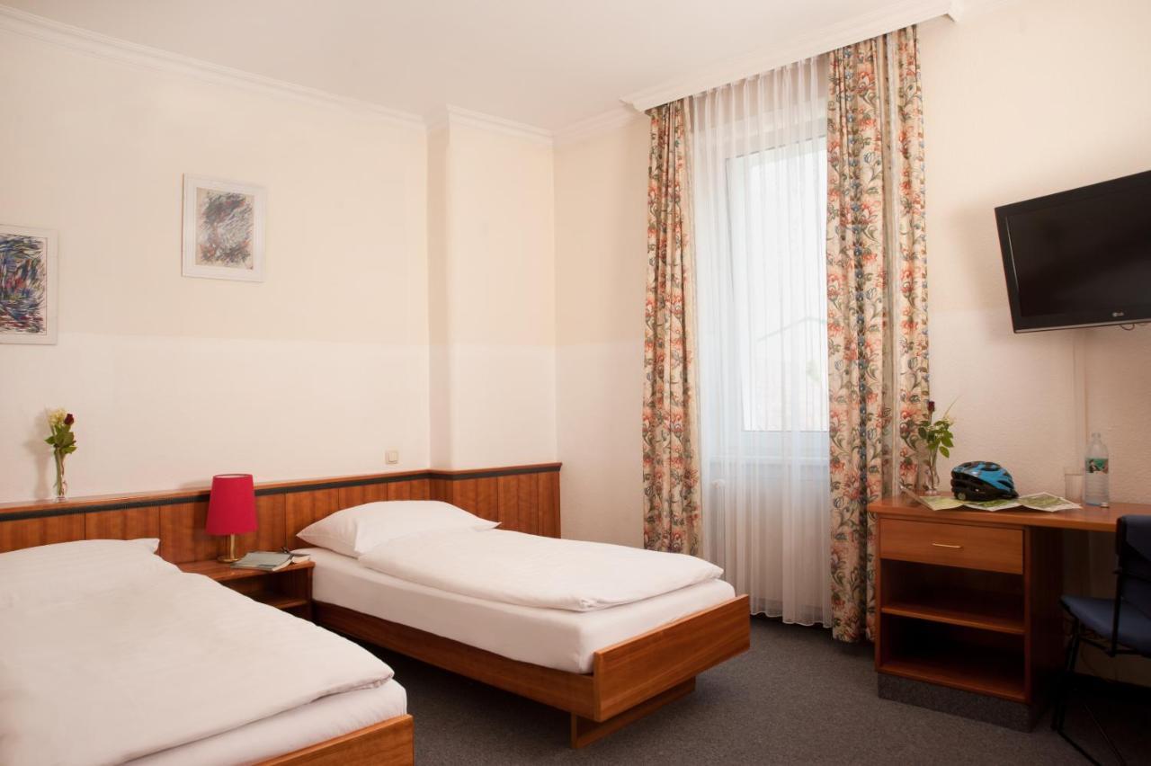 Bad Fischau Hubertushof Fromwald Hotel Und Gasthof מראה חיצוני תמונה